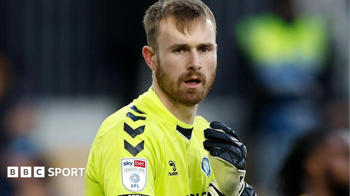 Salford bring in goalkeeper Norris