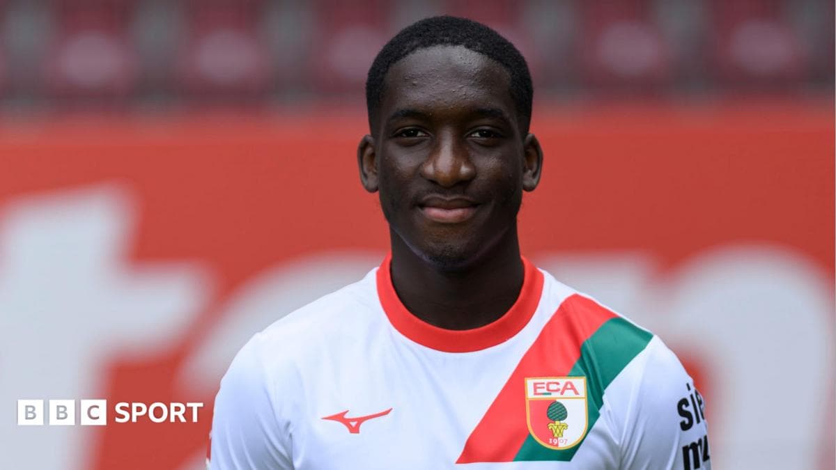 Bolton sign Augsburg winger Dong on loan