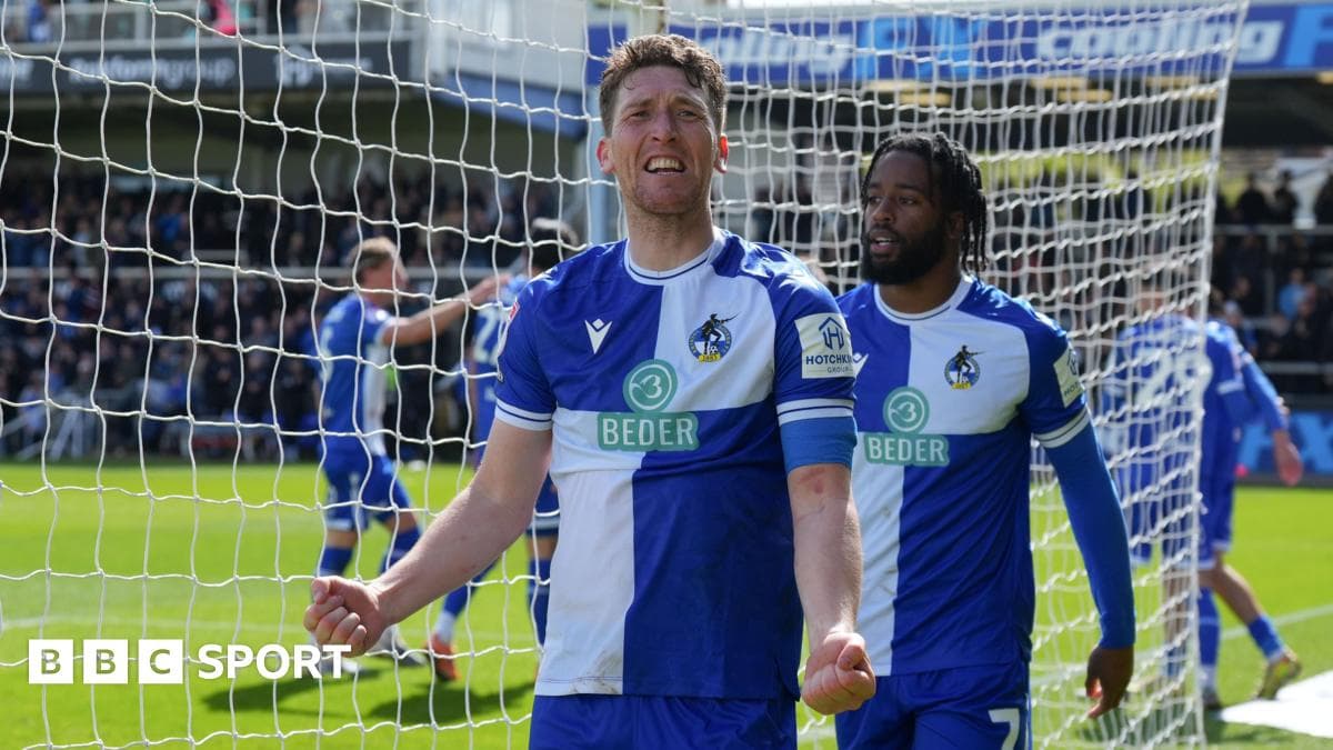 Midfielder Smallwood pens permanent Bristol Rovers deal