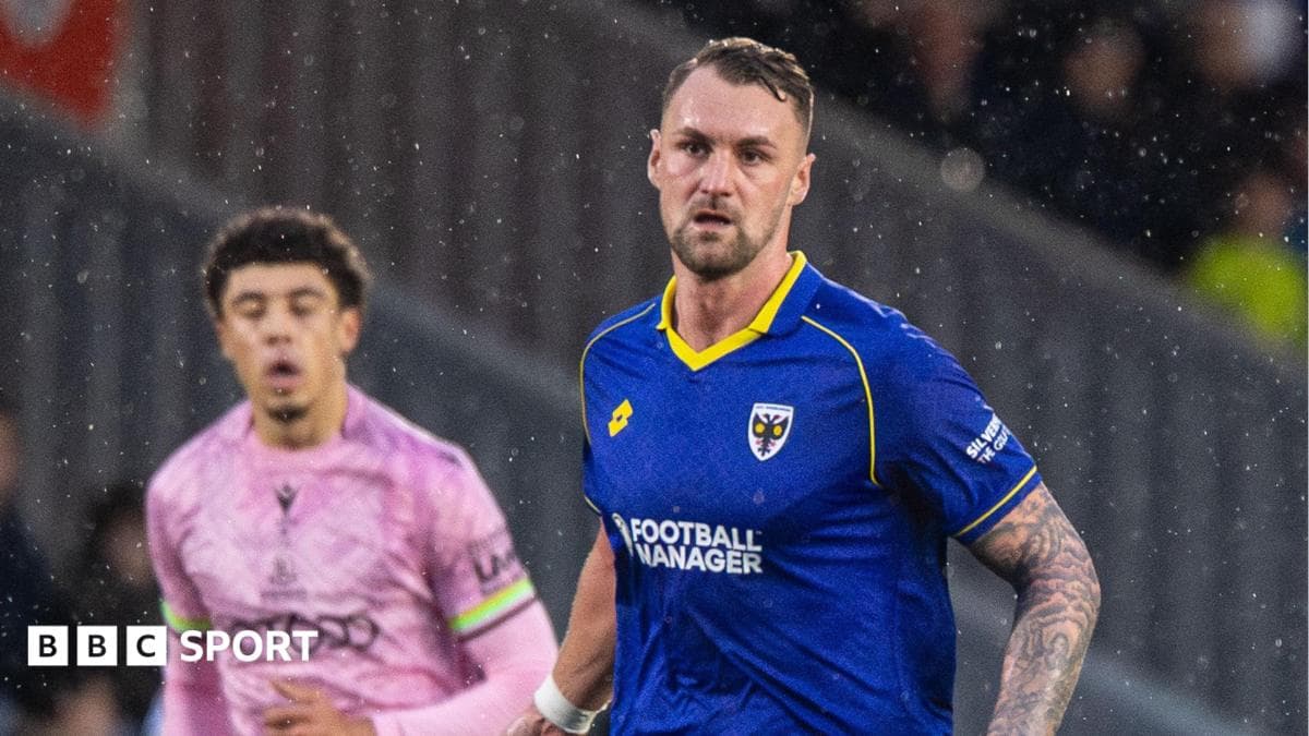 Cambridge sign AFC Wimbledon defender Bauer