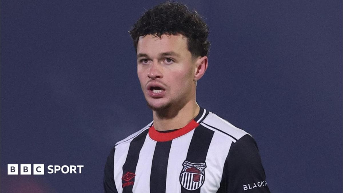 Chesterfield sign ex-Grimsby midfielder McEachran