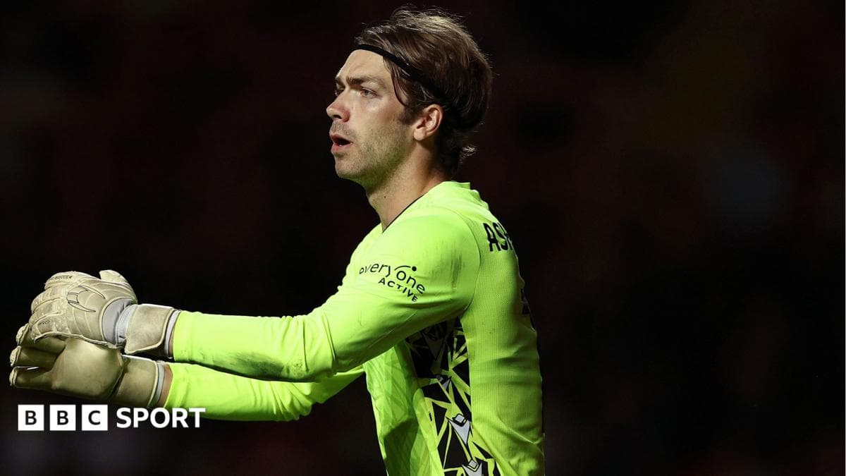 Barnet sign former Fulham goalkeeper Ashby-Hammond