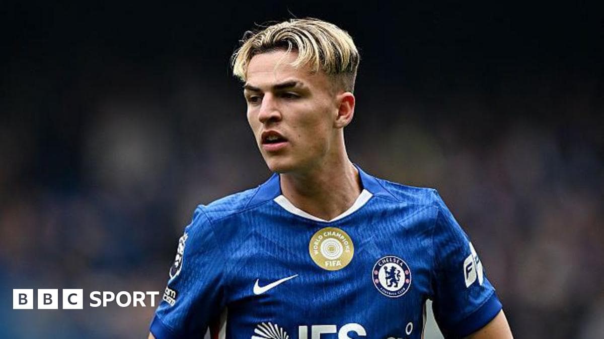 Chelsea's Derry, 18, taken to hospital after head injury