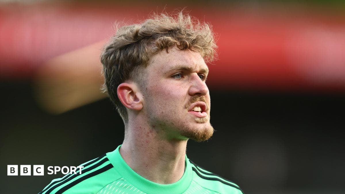Goalkeeper Young joins Huddersfield on loan