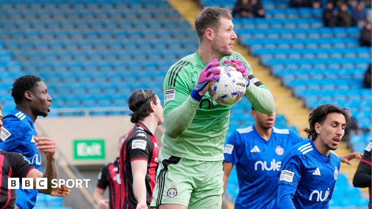 Solihull sign Halifax goalkeeper Johnson on loan