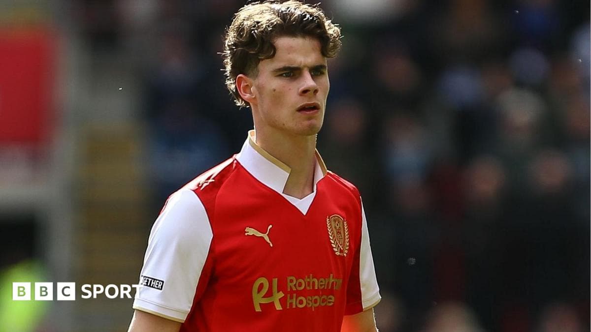 Sheff Wed sign Leeds striker Gray on loan