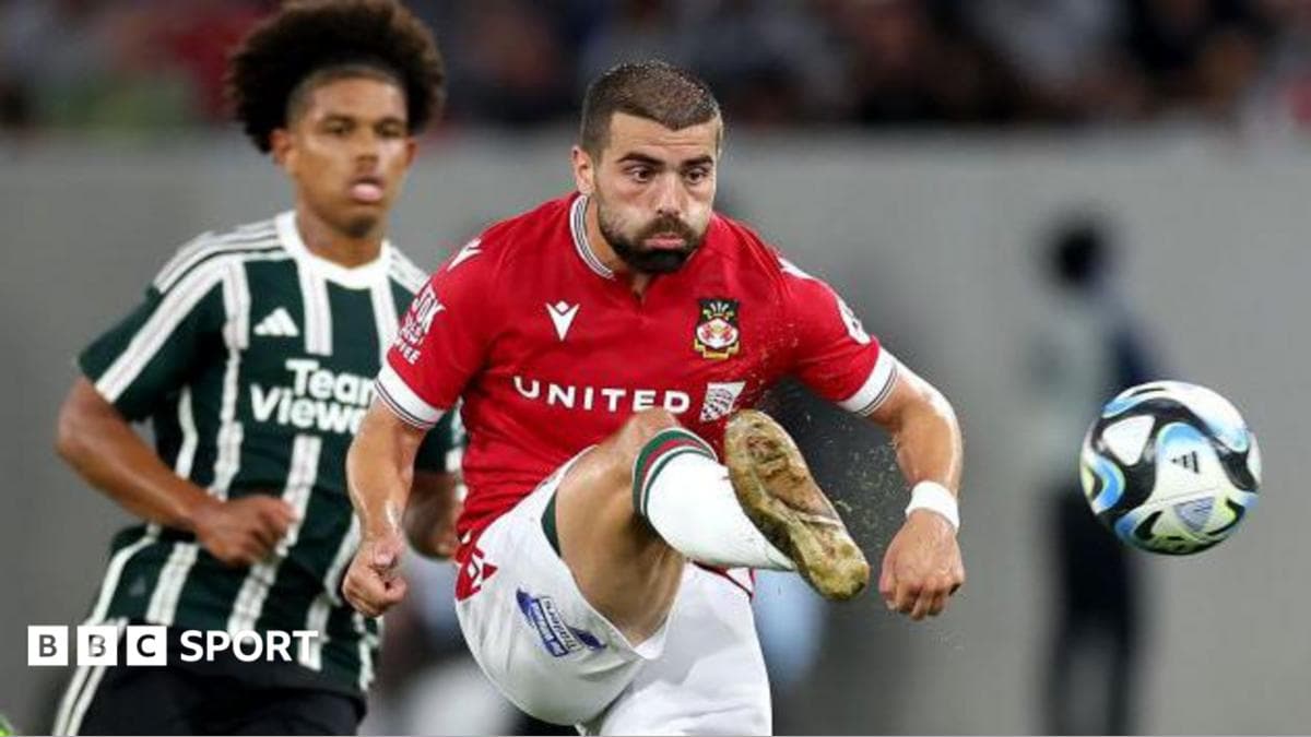 Wrexham boss Parkinson relishing Man Utd 'test'