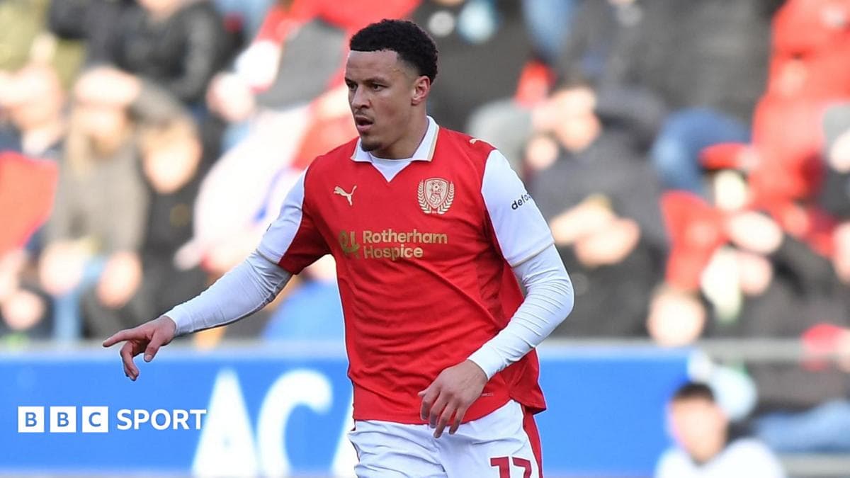 Cheltenham sign free-agent midfielder McWilliams