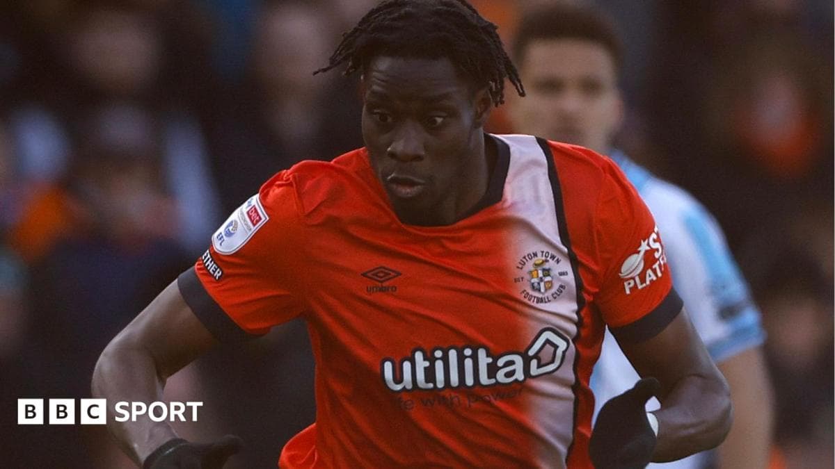 Bristol City sign former Luton striker Adebayo