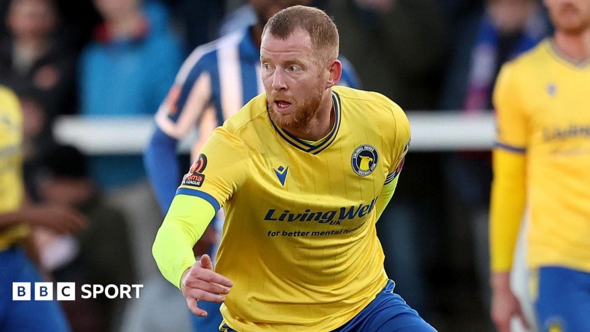 Defender Whitmore in unexpected Solihull return