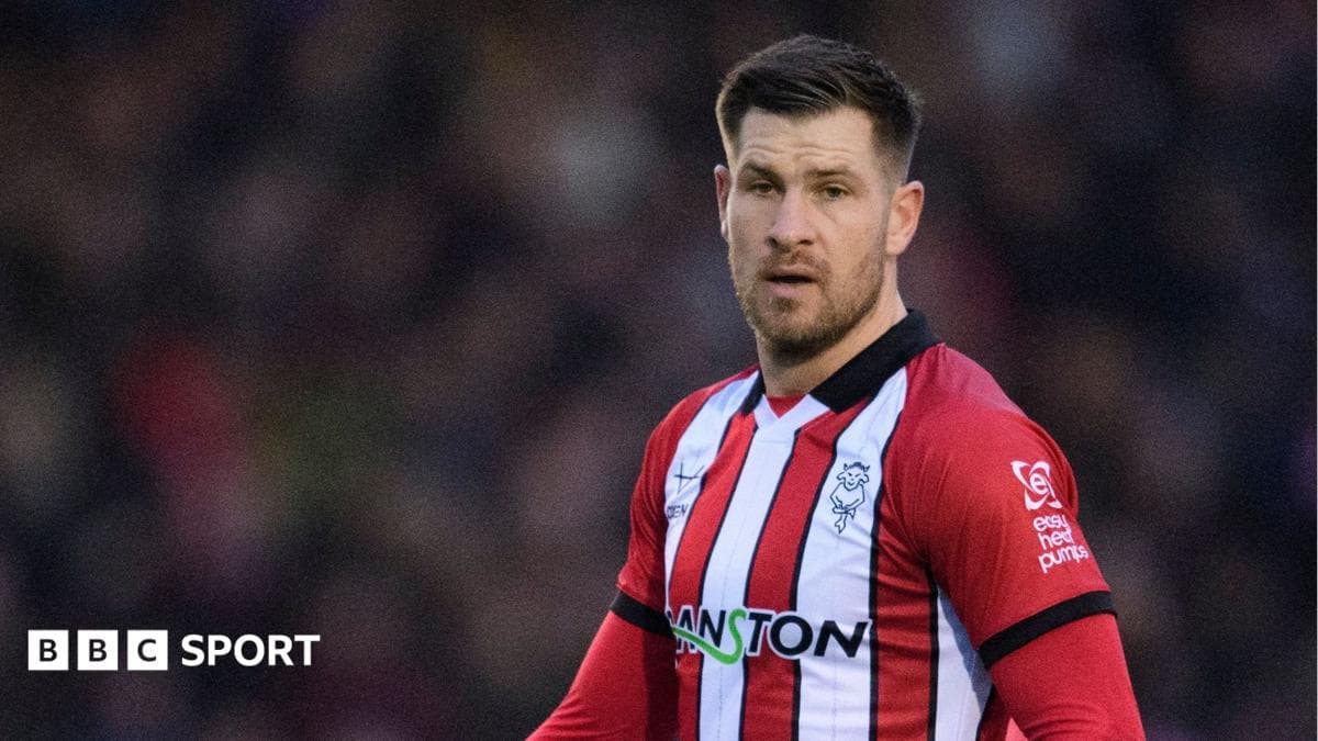 Doncaster sign Lincoln striker Collins on loan