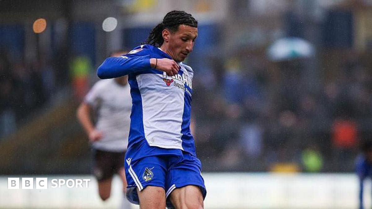 Tottenham winger Akhamrich joins Orient on loan