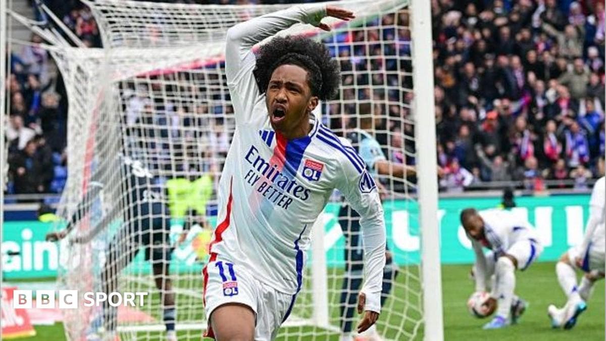 Sunderland to beat Palace to Lyon's £30m winger Fofana