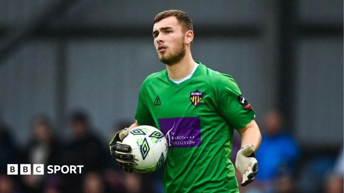 Bromley sign Mansfield goalkeeper Mason